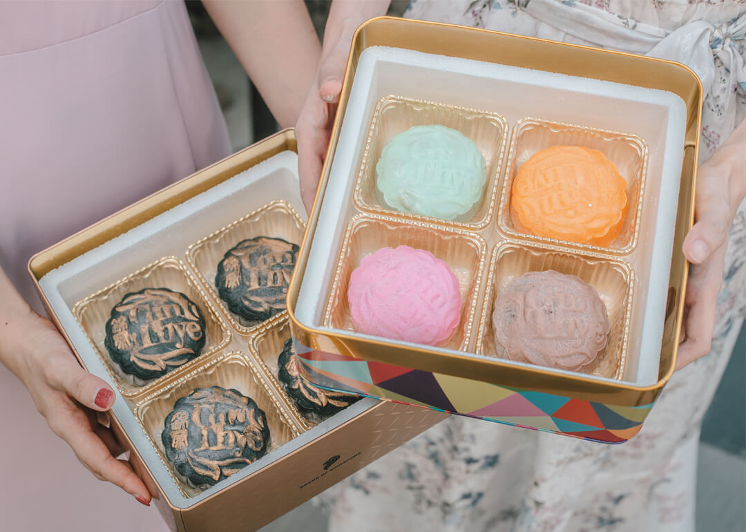 Box of four mooncakes and Mochi from Gin Thye